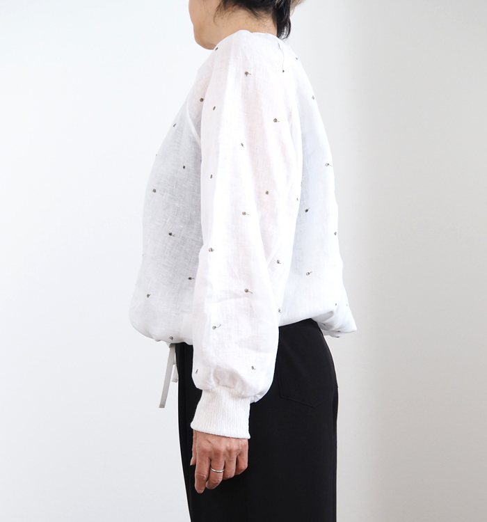 Squady スカディ ドット刺繍リネンプルオーバーシャツ 日本製