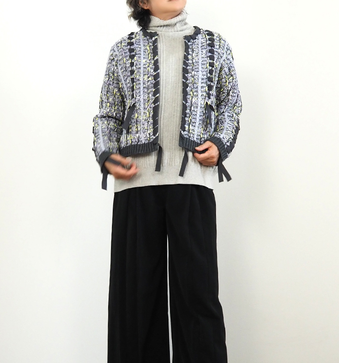 コーディネート例 ラベンダー×グレーニット×ワイドパンツ