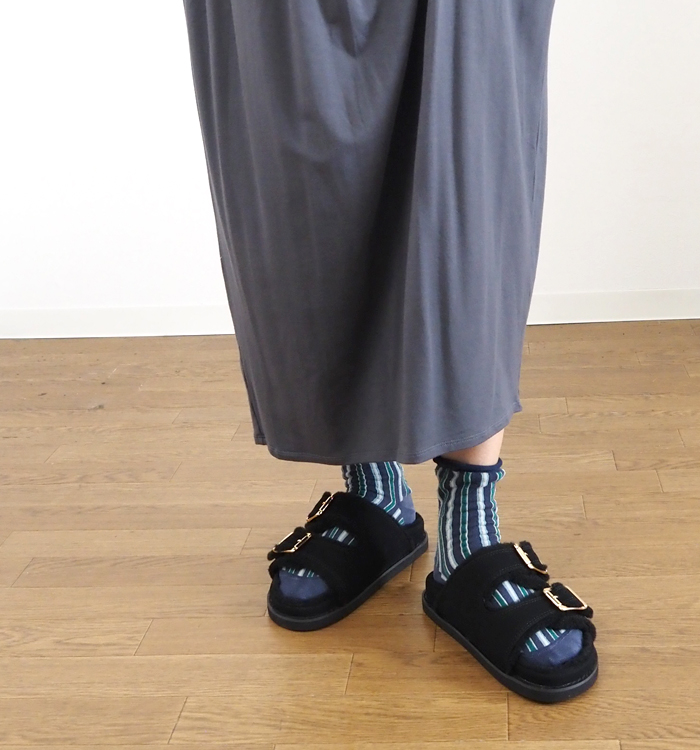 ATELIER BRUGGE ファーサンダル 着用イメージ