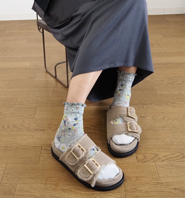 ATELIER BRUGGE ダブルバックル フットベットファーサンダル 着用イメージ