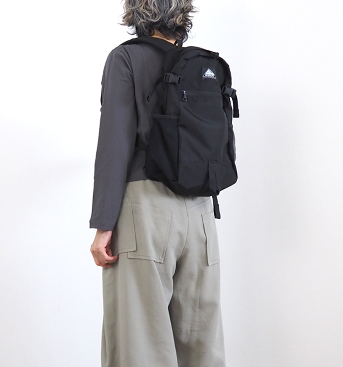後ろ姿で背負った着用イメージ