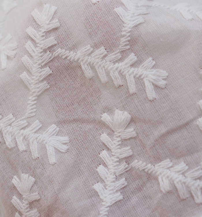 sosotto ソソット 刺繍ピンタックブラウス 小枝柄