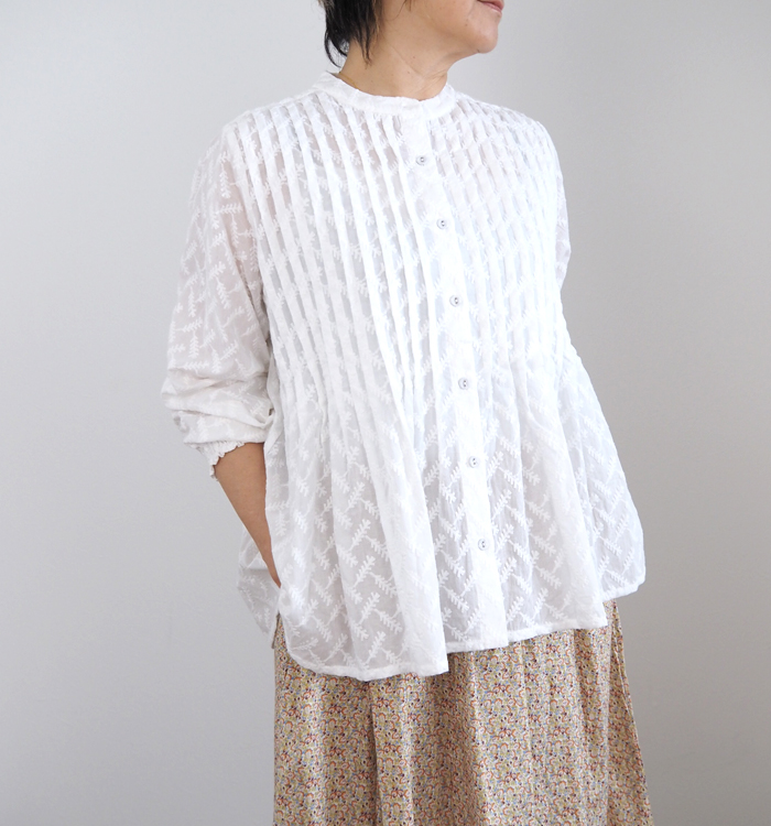 sosotto ソソット 刺繍ピンタックブラウス 小枝柄