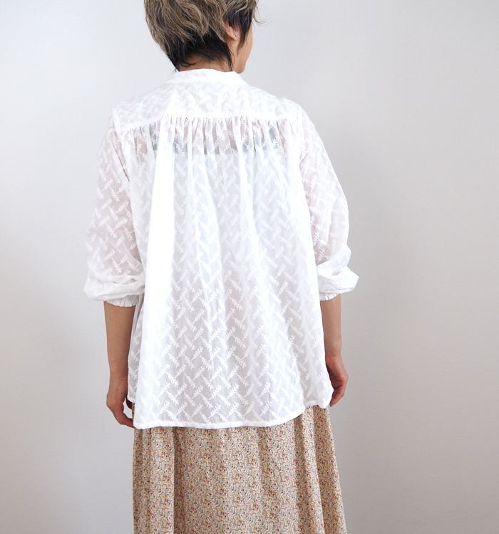 sosotto ソソット 刺繍ピンタックブラウス 小枝柄