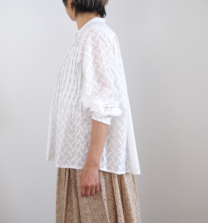 sosotto ソソット 刺繍ピンタックブラウス 小枝柄