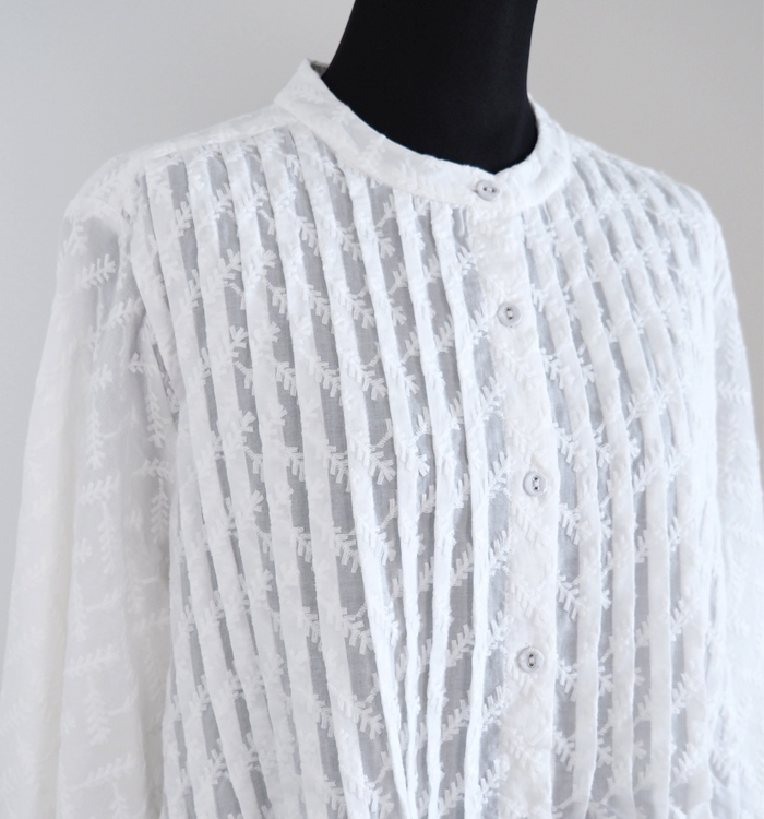 sosotto ソソット 刺繍ピンタックブラウス 小枝柄