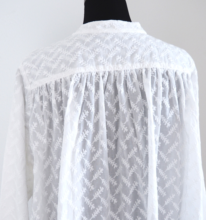 sosotto ソソット 刺繍ピンタックブラウス 小枝柄