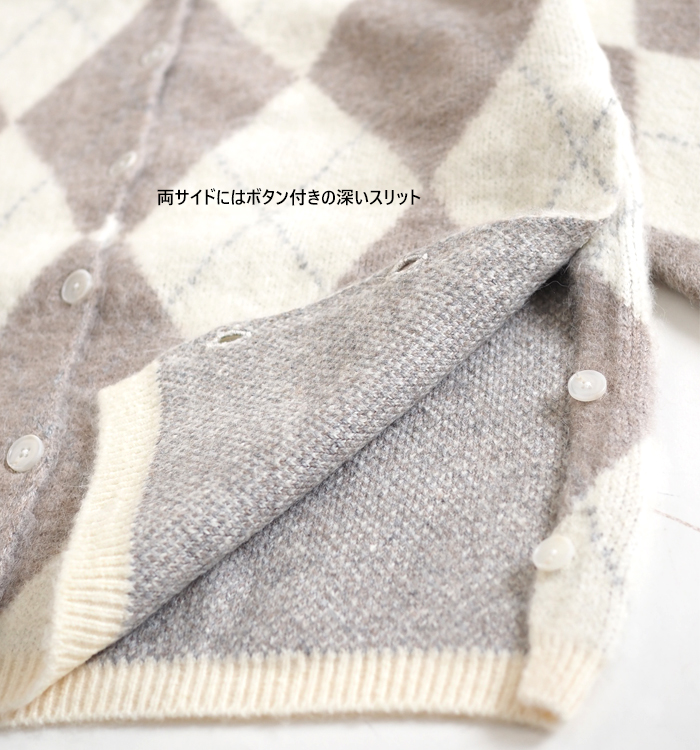 両サイドのボタン付き深いスリットのディテール