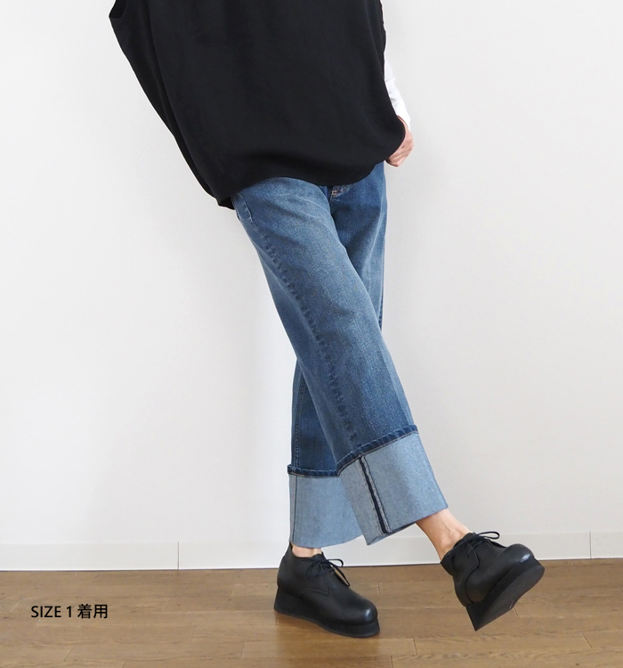 SIZE1着用 足を踏み出した横姿