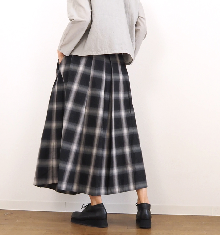nicholson and nicholson ニコルソンアンドニコルソン ランダムタックスカート