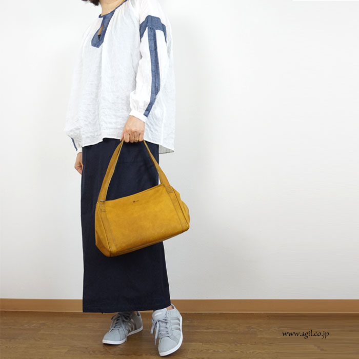 mononogu (もののぐ) ショルダーバッグ 豚革パラフィンスムース キャメル レディース