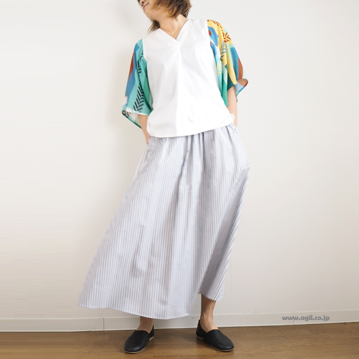 isato design works イサトデザインワークス フレアースリーブプリントブラウス レディース