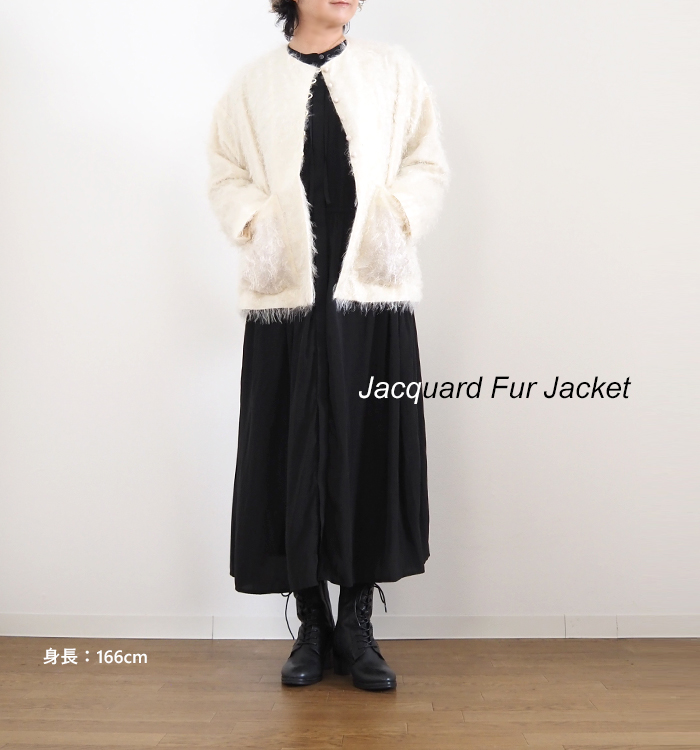 MANON ツッキリカットジャガードファージャケット ブラックワンピースに羽織った着用イメージ