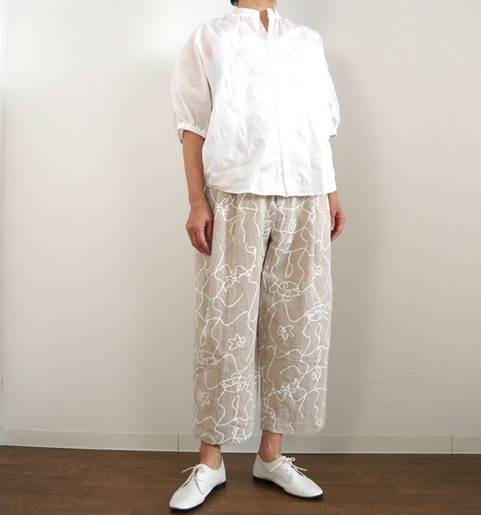 MANON マノン 綿麻ワッシャーフラワープリントバルーンパンツ